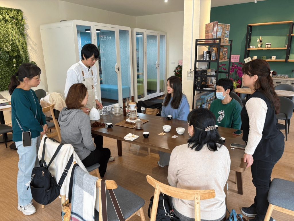 老師講解手沖步驟