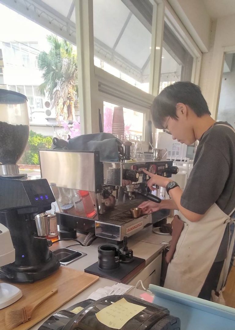 洞心咖啡澳洲打工度假咖啡師課程學生咖啡廳實習照片
